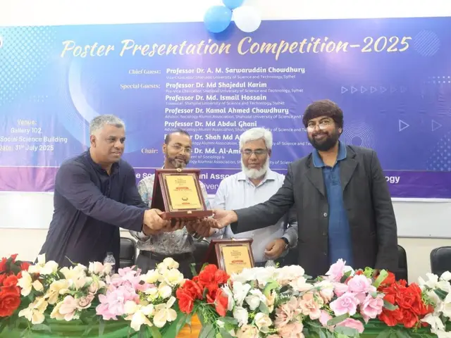 Prize giving moment from the poster presentation competition.